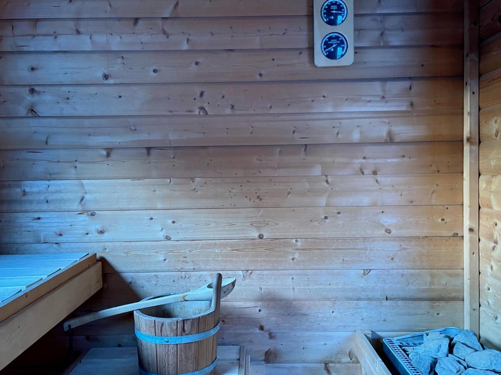 Modernes Holzhaus Im Skandinavischen Stil Mit Sauna, Garten Und 2 Katzen Norderstedt Bagian luar foto